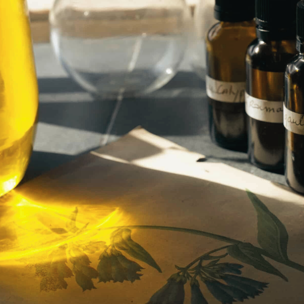 AROMATHÉRAPIE ET HUILES ESSENTIELLES